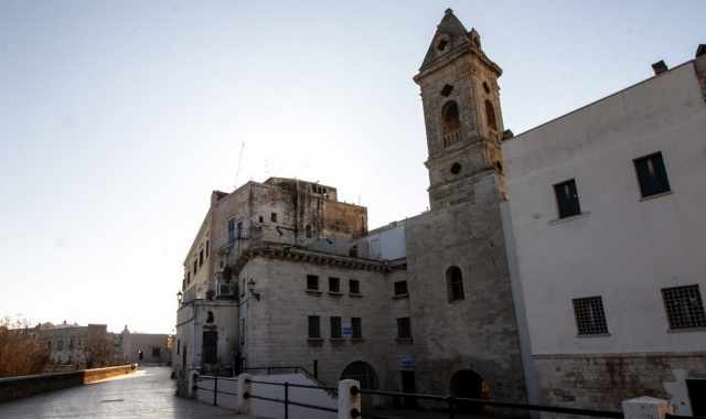 Bari, quel campanile che svetta sulla Muraglia:  ci che resta dell'antica Annunziata